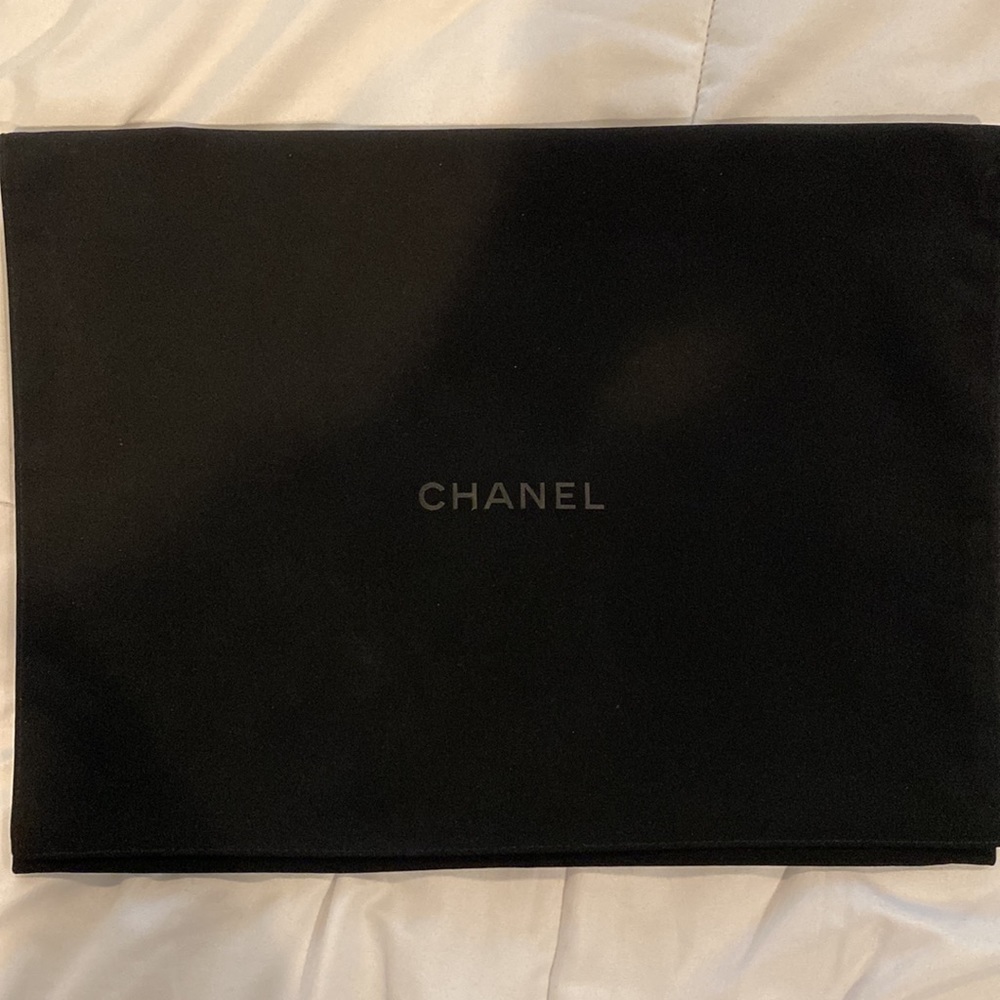 CHANEL Black Quilted Cosmetic Bag - Picture 5 of 16